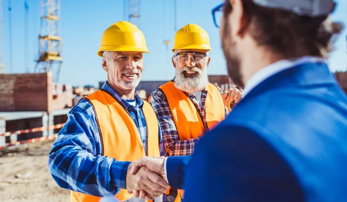 construction-worker-in-protective-uniform-shaking-hands-with-businessman-in-hardhat-at-construction-p5pmc3661i28n7wi3adxit7aqp1x93pxndxjfrudlk (3)
