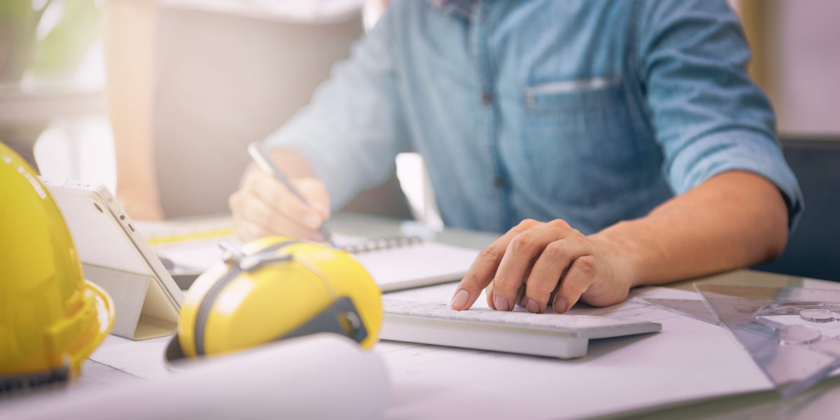 Engineer,Meeting,In,Modern,Office,With,Architecture,Interior,Designer.,Discussion